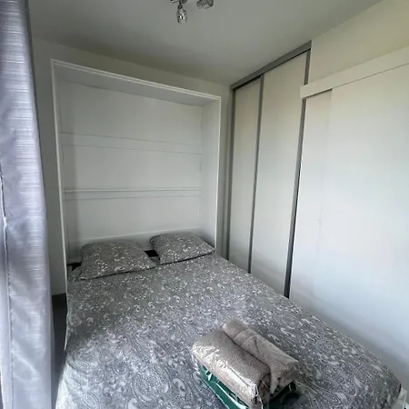 Les Pieds Dans Le Sable Vue 1 1 *